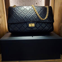 Charger l'image dans la galerie, Chanel 2.55 Médium