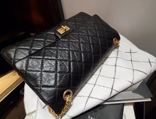 Charger l'image dans la galerie, Chanel 2.55 Médium