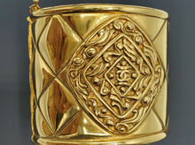 Charger l'image dans la galerie, Manchette Vintage Chanel circa 90