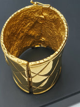 Charger l'image dans la galerie, Manchette Vintage Chanel circa 90