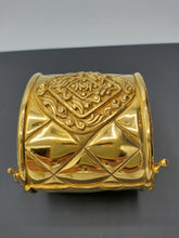 Charger l'image dans la galerie, Manchette Vintage Chanel circa 90