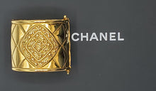 Charger l'image dans la galerie, Manchette Vintage Chanel circa 90