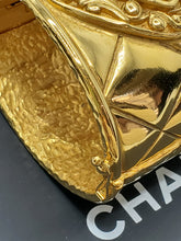 Charger l'image dans la galerie, Manchette Vintage Chanel circa 90