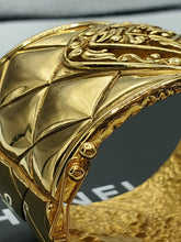 Charger l'image dans la galerie, Manchette Vintage Chanel circa 90