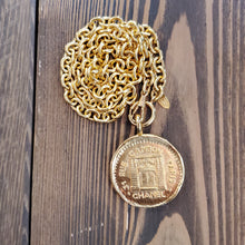 Charger l'image dans la galerie, Sautoir Chanel Vintage "Rue Cambon"