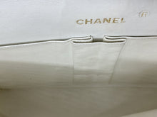 Cargar imagen en el visor de la galería, White Chanel Bag