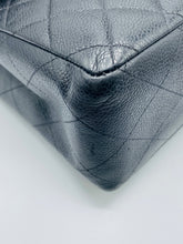 Cargar imagen en el visor de la galería, Chanel jumbo caviar