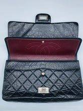 Cargar imagen en el visor de la galería, Chanel 2.55 black silver hardware