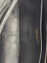 Cargar imagen en el visor de la galería, Chanel jumbo caviar