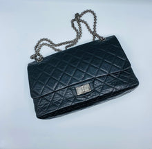 Cargar imagen en el visor de la galería, Chanel 2.55 black silver hardware