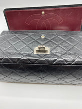 Cargar imagen en el visor de la galería, Chanel 2.55 black silver hardware