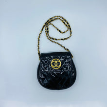 Cargar imagen en el visor de la galería, Chanel Black Vernis Bag