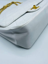Cargar imagen en el visor de la galería, White Chanel Bag