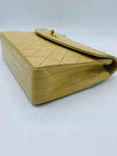 Cargar imagen en el visor de la galería, Vintage Chanel Beige Bag