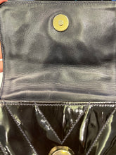 Cargar imagen en el visor de la galería, Chanel Black Vernis Bag