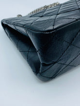 Cargar imagen en el visor de la galería, Chanel 2.55 black silver hardware