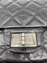 Cargar imagen en el visor de la galería, Chanel 2.55 black silver hardware