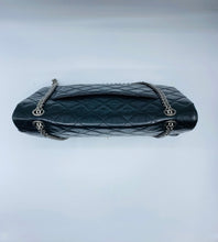 Cargar imagen en el visor de la galería, Chanel 2.55 black silver hardware