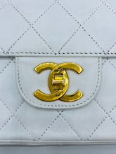 Cargar imagen en el visor de la galería, White Chanel Bag