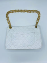 Cargar imagen en el visor de la galería, White Chanel Bag