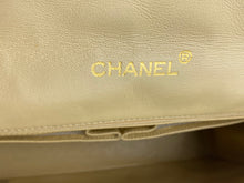 Cargar imagen en el visor de la galería, Vintage Chanel Beige Bag