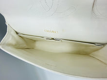 Cargar imagen en el visor de la galería, White Chanel Bag