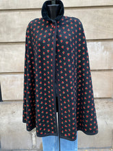 Cargar imagen en el visor de la galería, YSL Cape