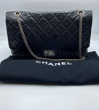Cargar imagen en el visor de la galería, Chanel 2.55 black silver hardware
