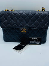 Cargar imagen en el visor de la galería, Chanel jumbo caviar