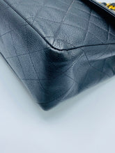 Cargar imagen en el visor de la galería, Chanel jumbo caviar