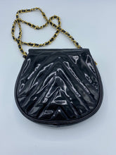 Cargar imagen en el visor de la galería, Chanel Black Vernis Bag