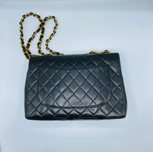 Cargar imagen en el visor de la galería, Chanel Jumbo big CC