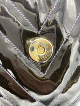 Cargar imagen en el visor de la galería, Chanel Black Vernis Bag