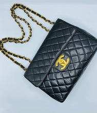 Cargar imagen en el visor de la galería, Chanel Jumbo big CC