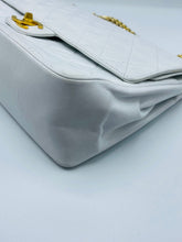 Cargar imagen en el visor de la galería, White Chanel Bag