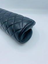 Cargar imagen en el visor de la galería, Chanel Pouch