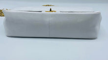 Cargar imagen en el visor de la galería, White Chanel Bag