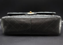 Charger l'image dans la galerie, Chanel Black Jumbo Bag 30 CM