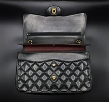 Charger l'image dans la galerie, Chanel Black Jumbo Bag 30 CM