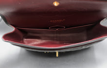 Charger l'image dans la galerie, Chanel Black Jumbo Bag 30 CM