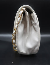 Charger l'image dans la galerie, Chanel White Quilted Bag