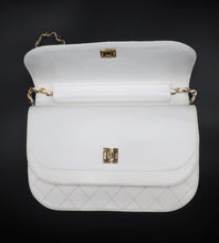 Charger l'image dans la galerie, Chanel White Quilted Bag