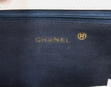 Charger l'image dans la galerie, Chanel White Quilted Bag