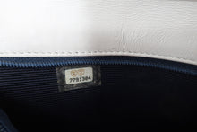 Charger l'image dans la galerie, Chanel White Quilted Bag