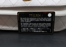 Charger l'image dans la galerie, Chanel White Quilted Bag