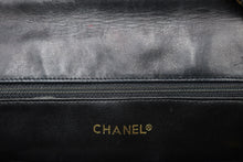 Charger l'image dans la galerie, Chanel Jumbo Pouch Bag