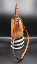 Charger l'image dans la galerie, Loewe Gate Bucket Bag