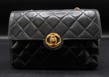 Charger l'image dans la galerie, Chanel Mini Flap Bag