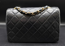 Charger l'image dans la galerie, Chanel Mini Flap Bag