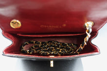 Charger l'image dans la galerie, Chanel Mini Flap Bag